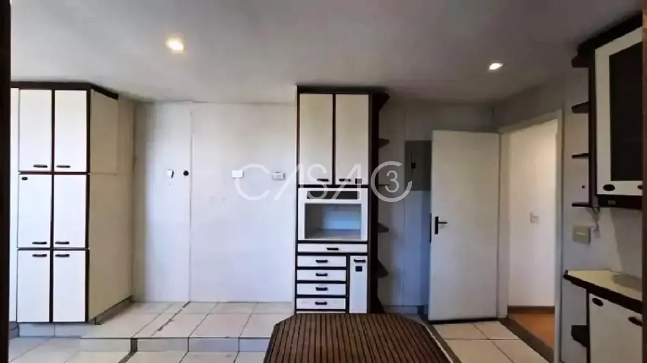 190 m² apartment with a walk-in closet and a water view — photo 20