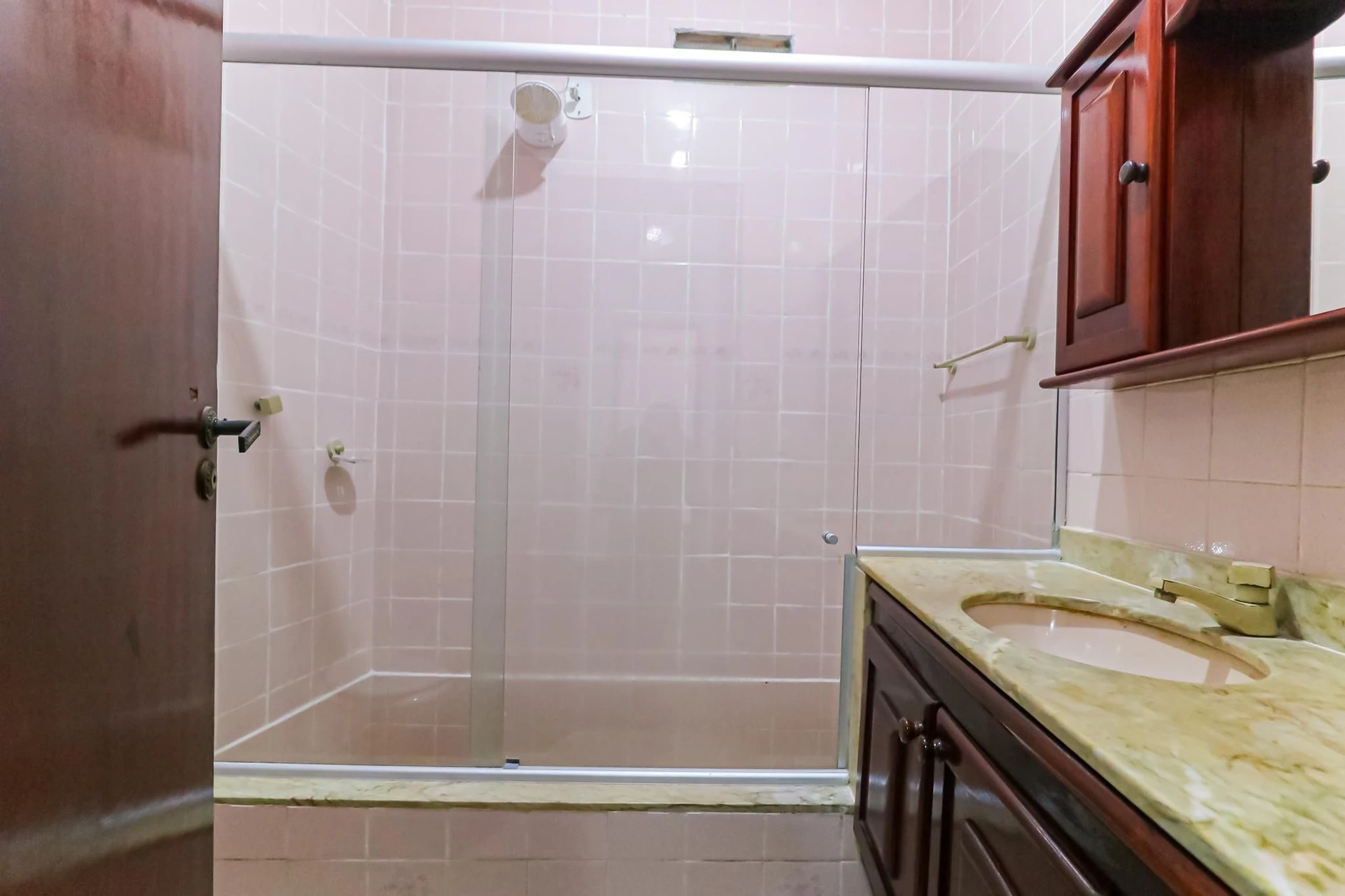 House, 240 m², with a jacuzzi — photo 32
