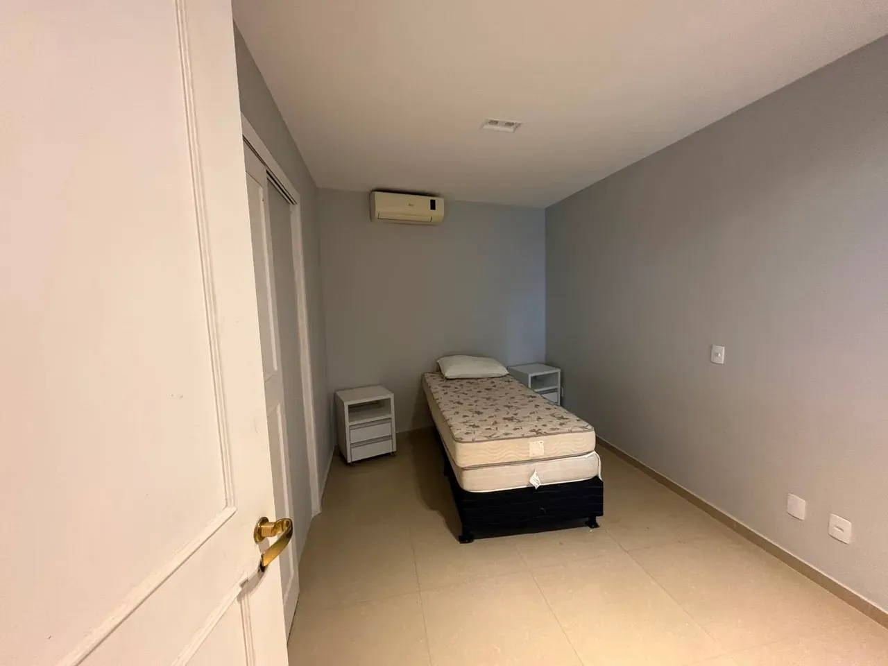 Furnished 266 m² house with 6 bedrooms and balcony grill — photo 67