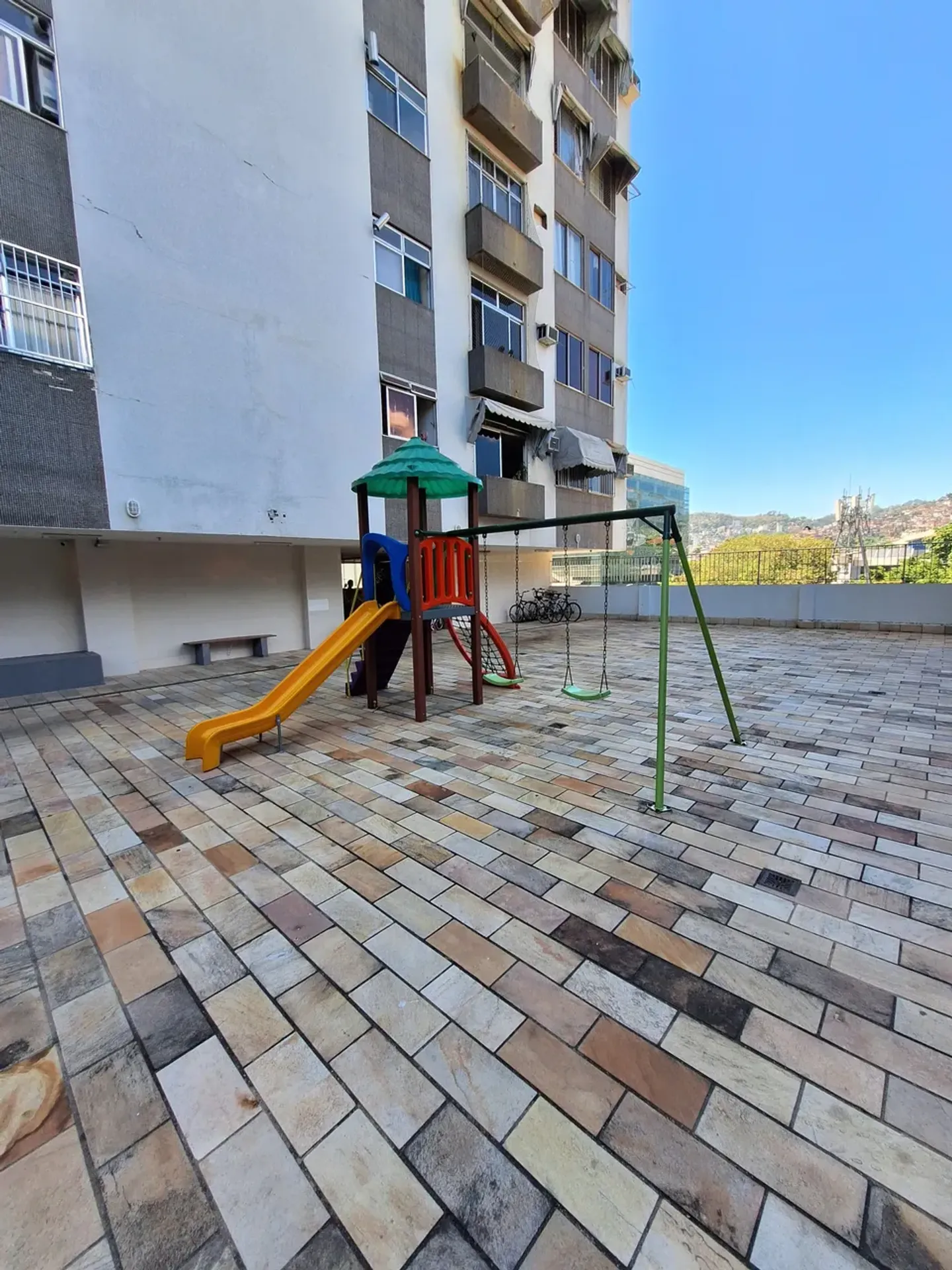 2-bedroom apartment in a building with a gym — photo 11