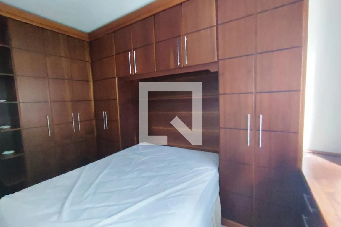 Furnished 2-bedroom apartment with open-plan kitchen — photo 10