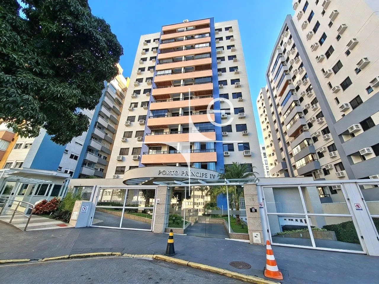3-bedroom apartment with a washing machine — photo 22