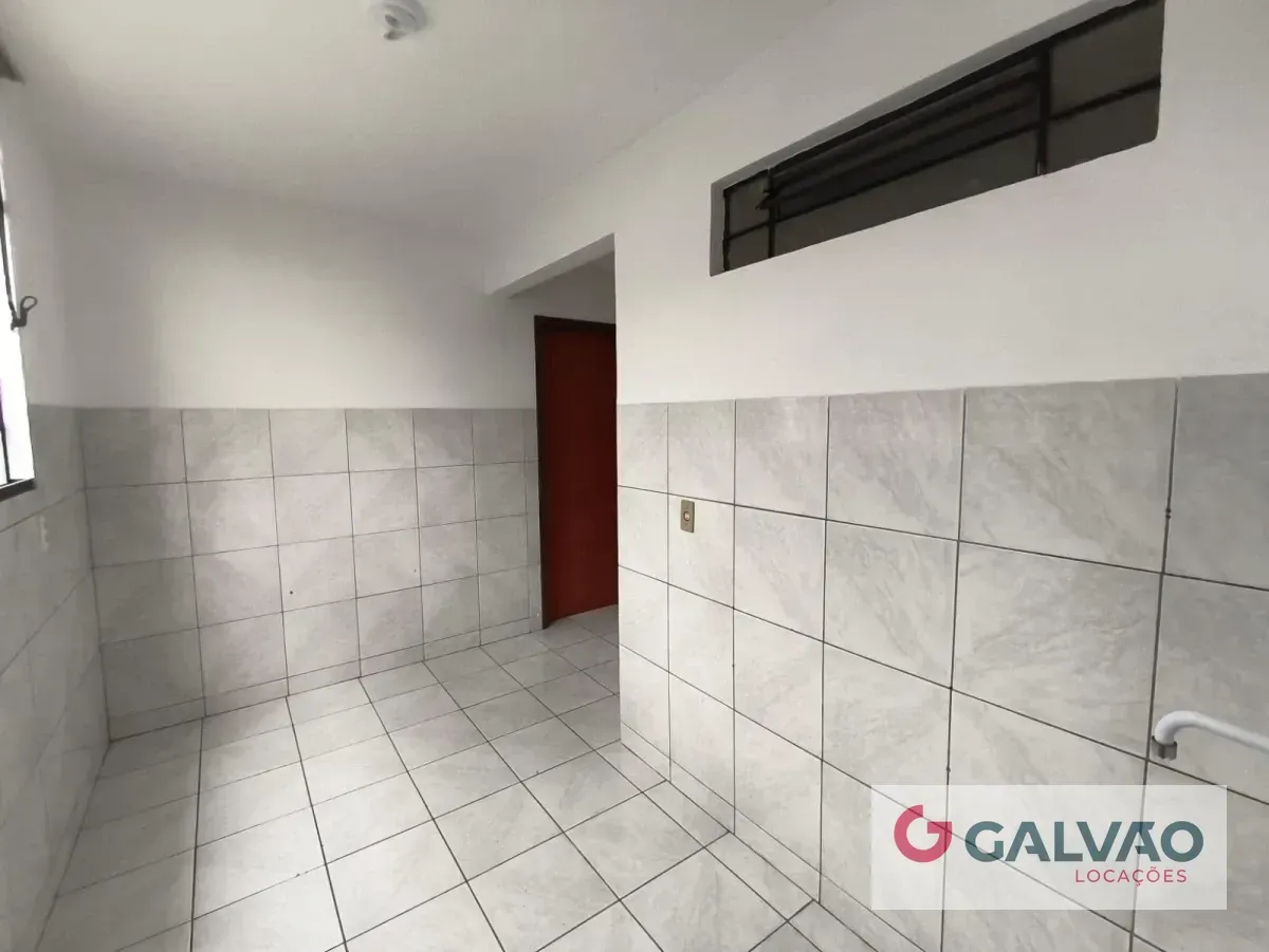 3-bedroom apartment with wood or laminate floors in Curitiba — photo 3