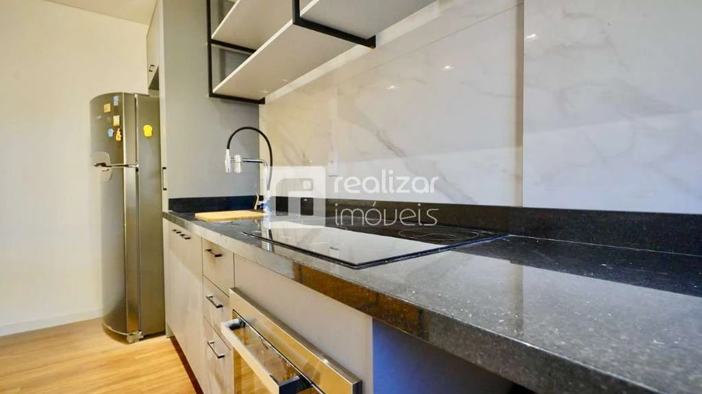 Furnished 1-bedroom apartment with an open-plan kitchen — photo 4