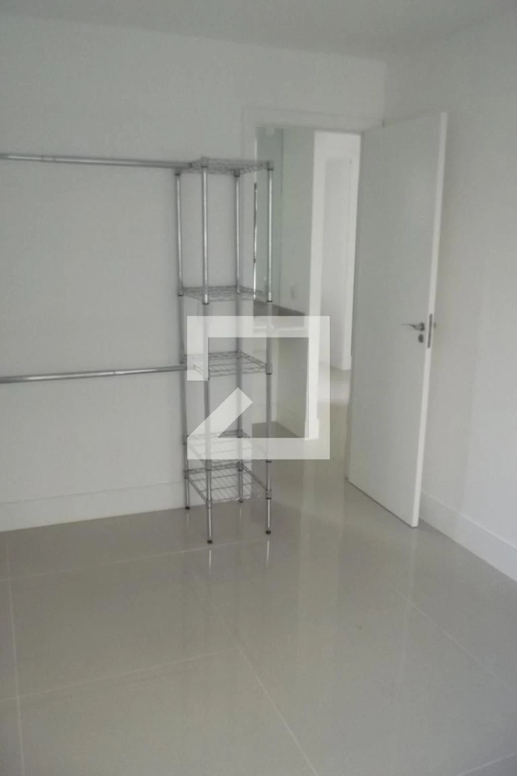 One-bedroom apartment in a building with a gym — photo 27