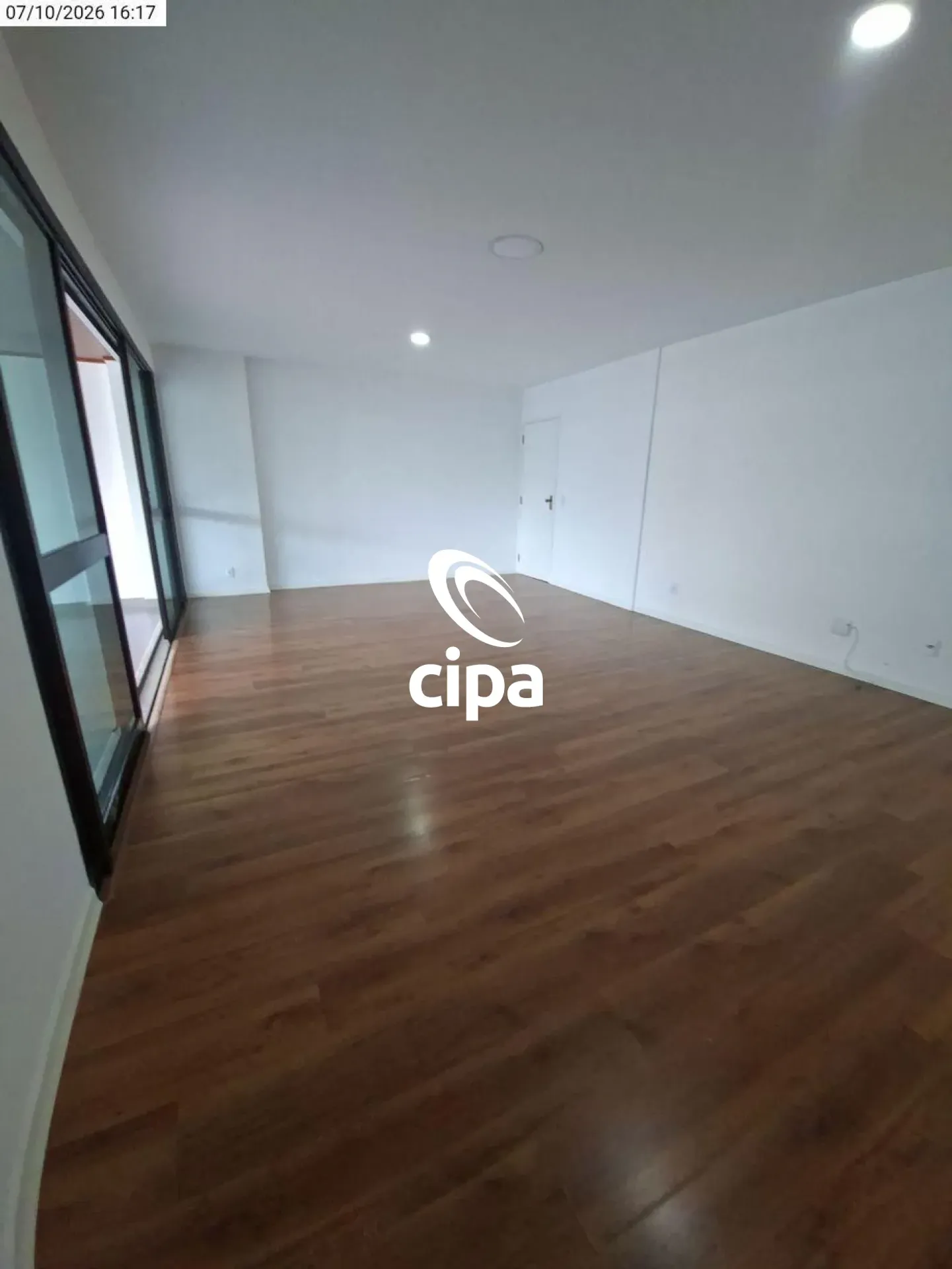 Apartment, 179 m², with wood or laminate floors — photo 18
