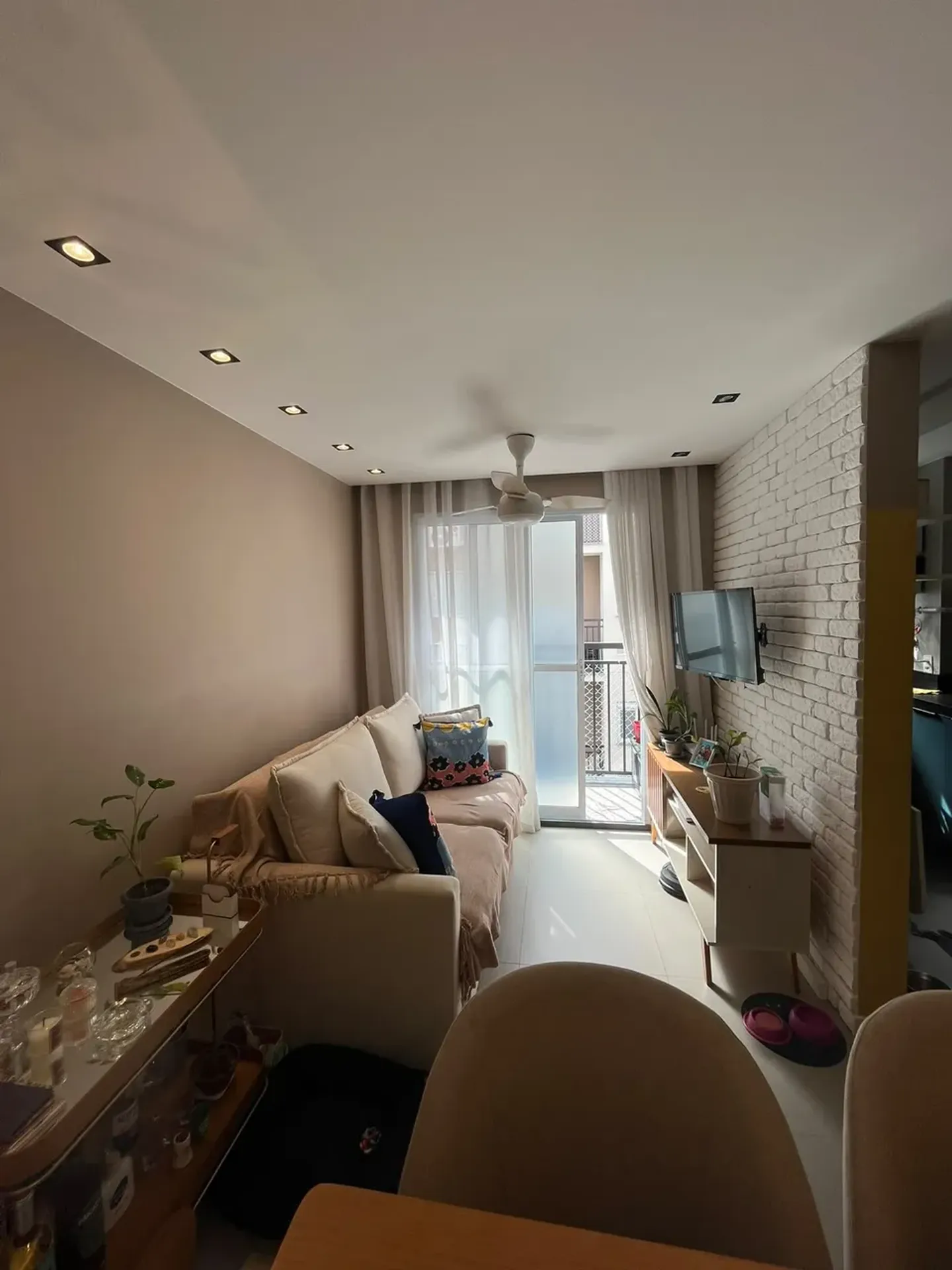 One-bedroom apartment in a building with a gym