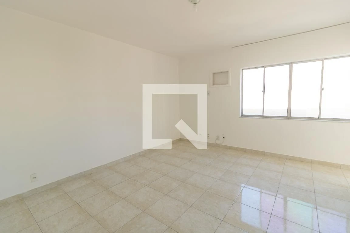 3-bedroom apartment in a building with a gym — photo 10