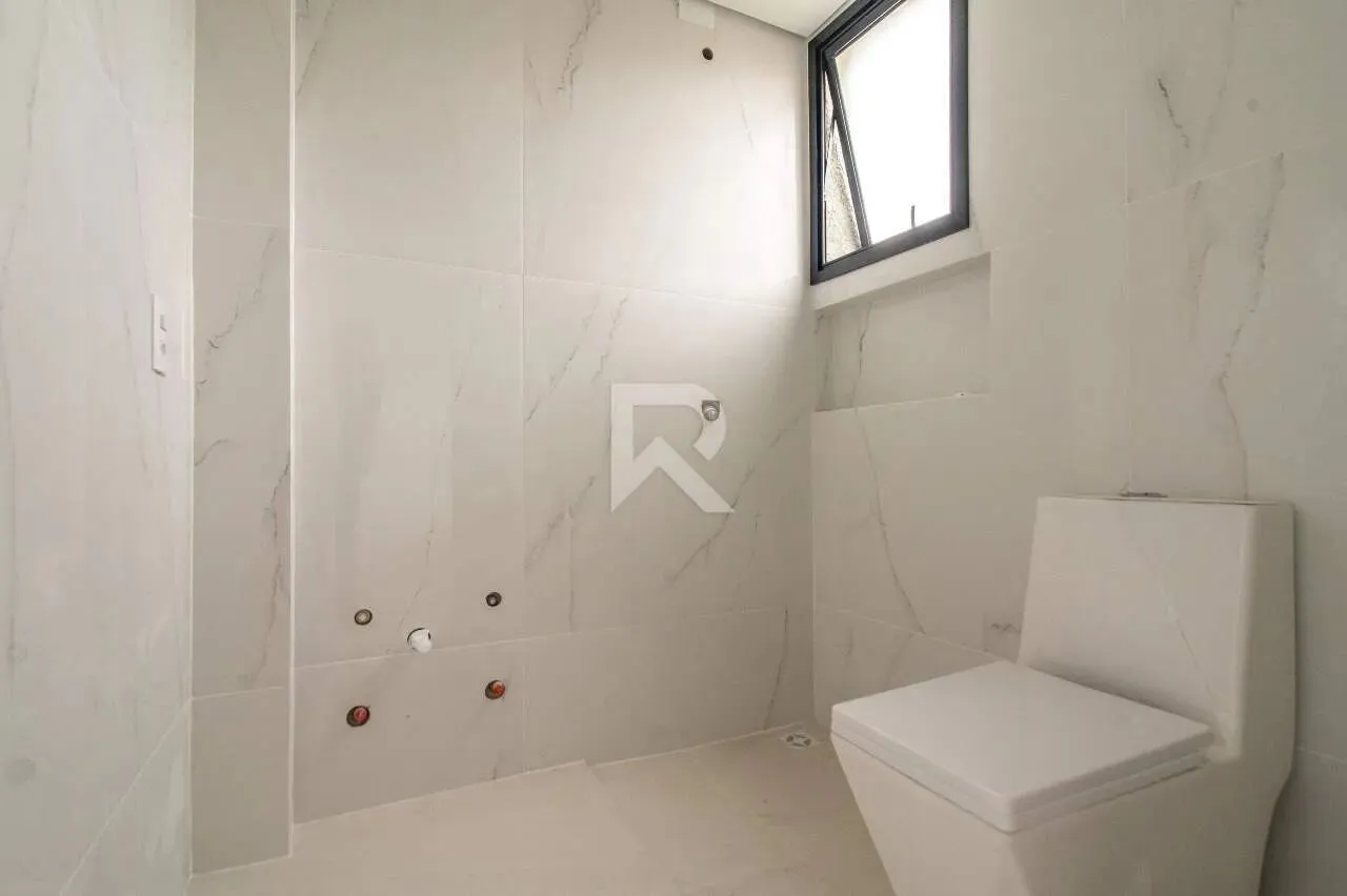 Two-level house with 3 en-suite bedrooms and 2 spots — photo 12