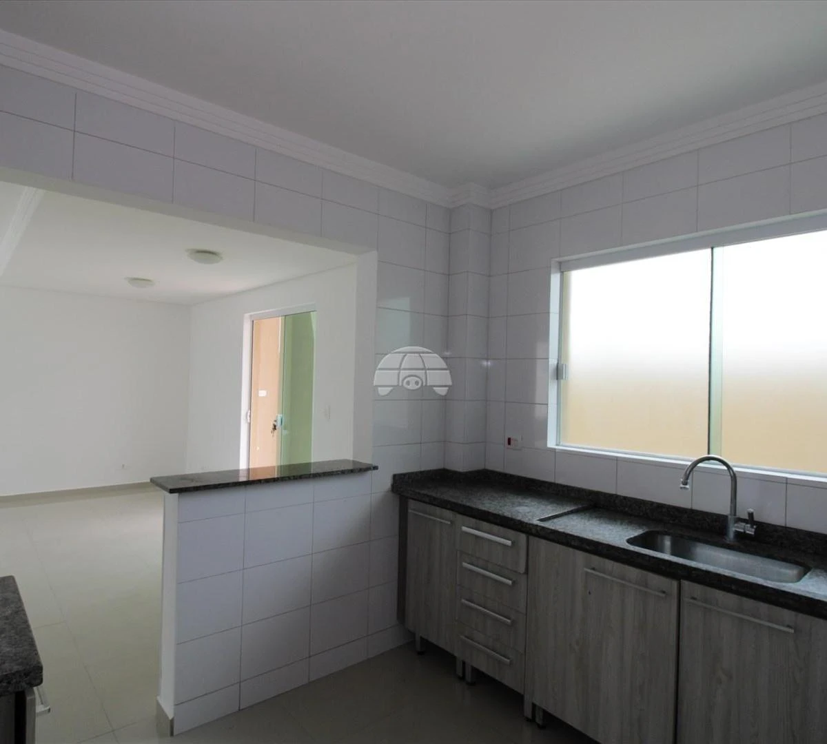 3-bedroom house with a bathtub in Curitiba — photo 13
