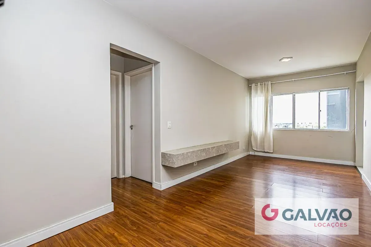 Wood or laminate floors in a one-bedroom apartment, 47 m²