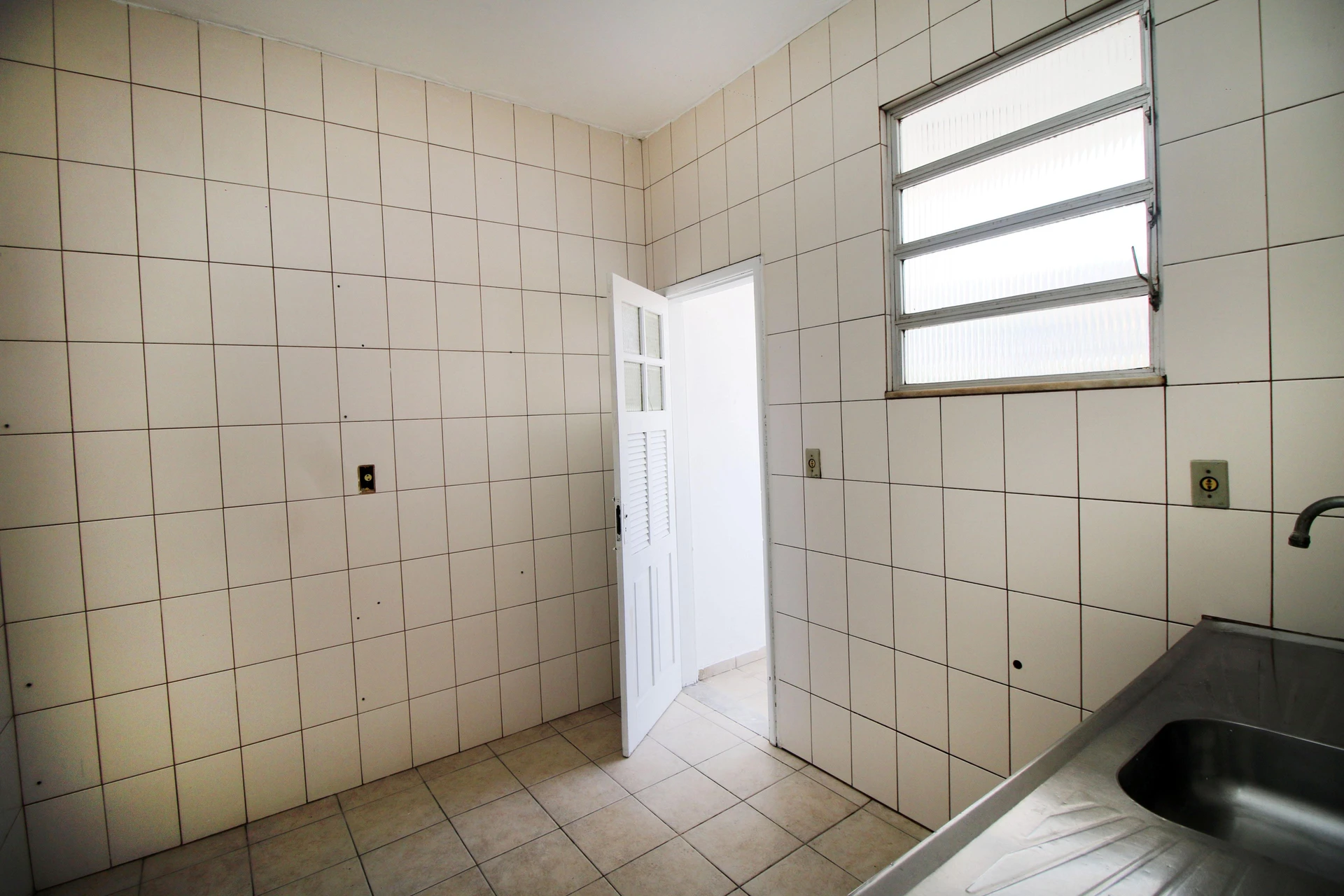 2-bedroom apartment with 1 bathroom and no parking — photo 6