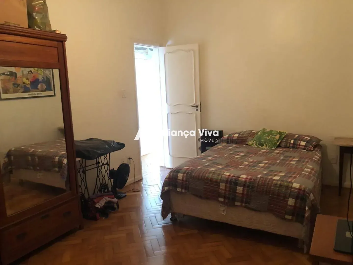 Top-floor apartment with 3 bedrooms and 3 bathrooms — photo 31