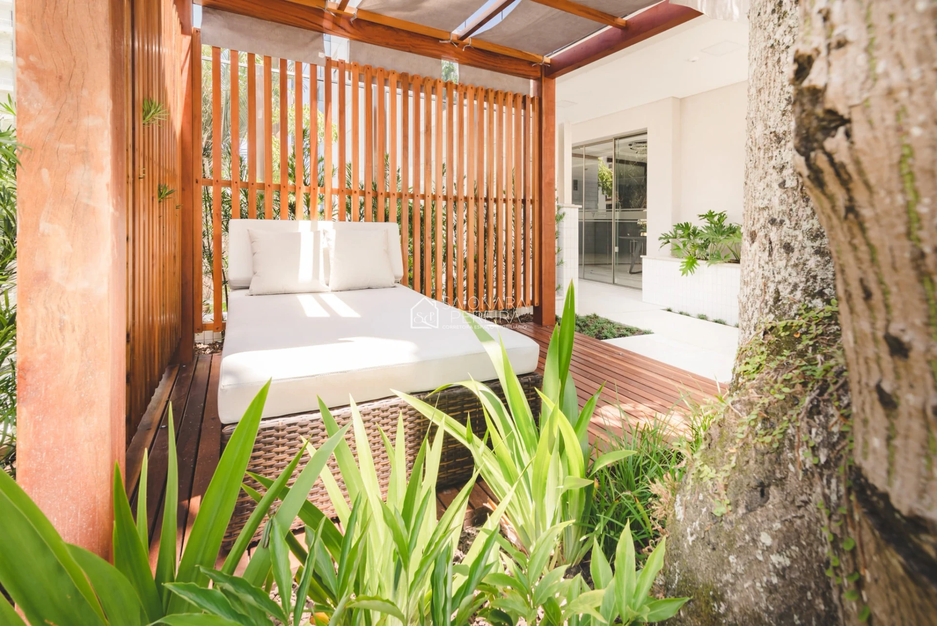Apartment, 102 m², with a glass-enclosed balcony
