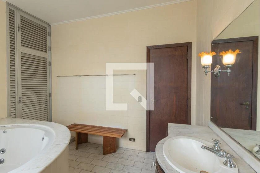 Apartamento com 4 quartos, cozinha com fogão a gás e varanda — photo 27