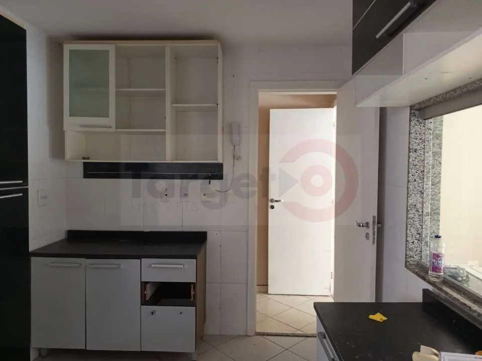 Home office in a 4-bedroom apartment, 230 m² — photo 2
