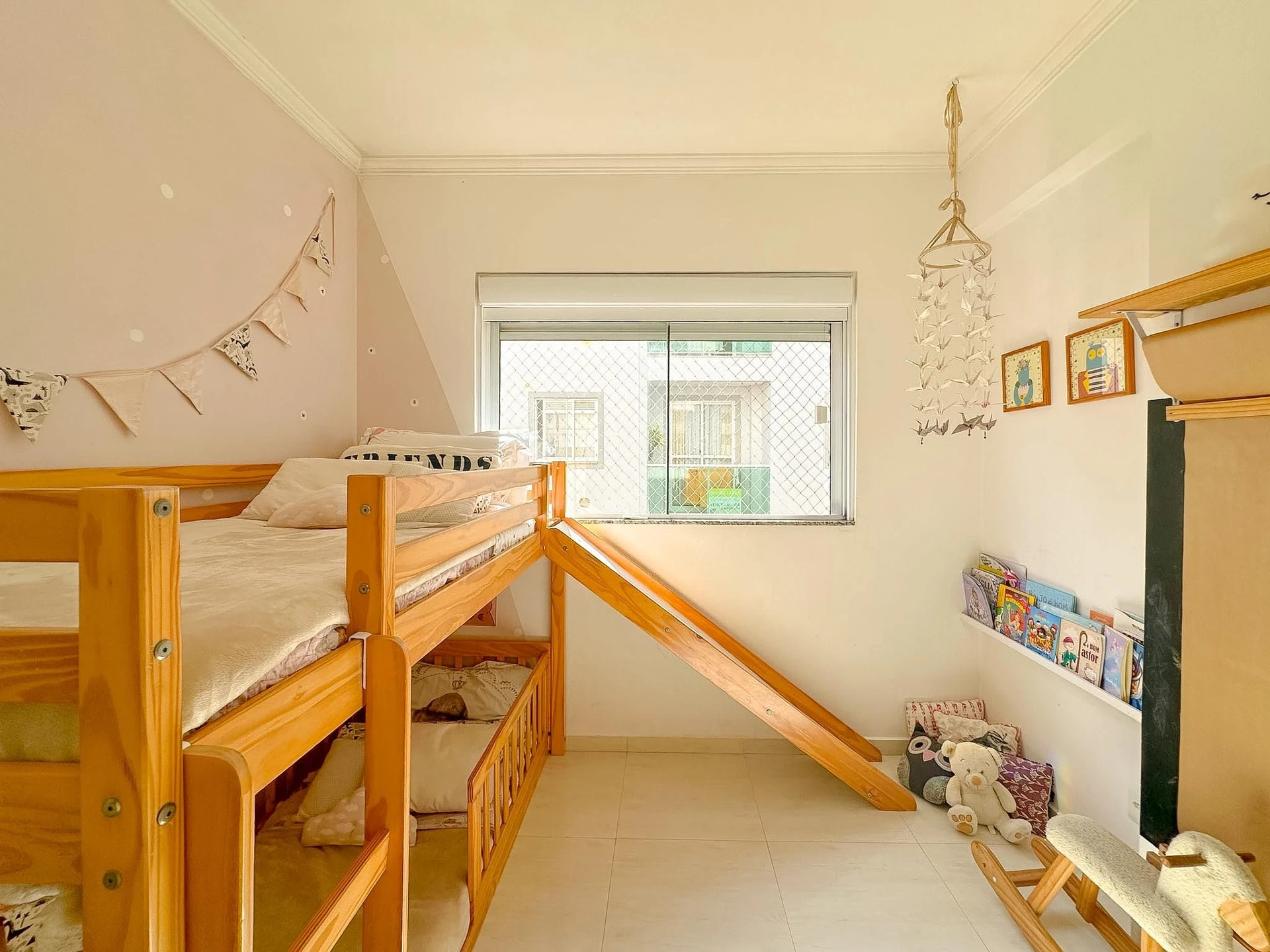 Furnished apartment, 92 m², with a grill on the balcony — photo 37