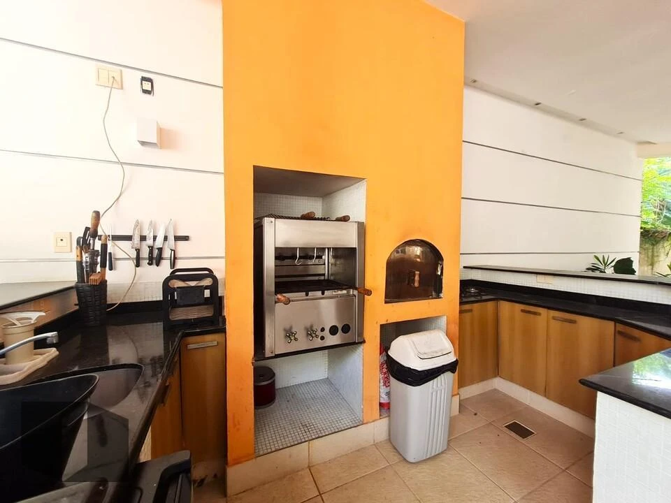 690 m² house with 6 bedrooms and balcony grill — photo 2