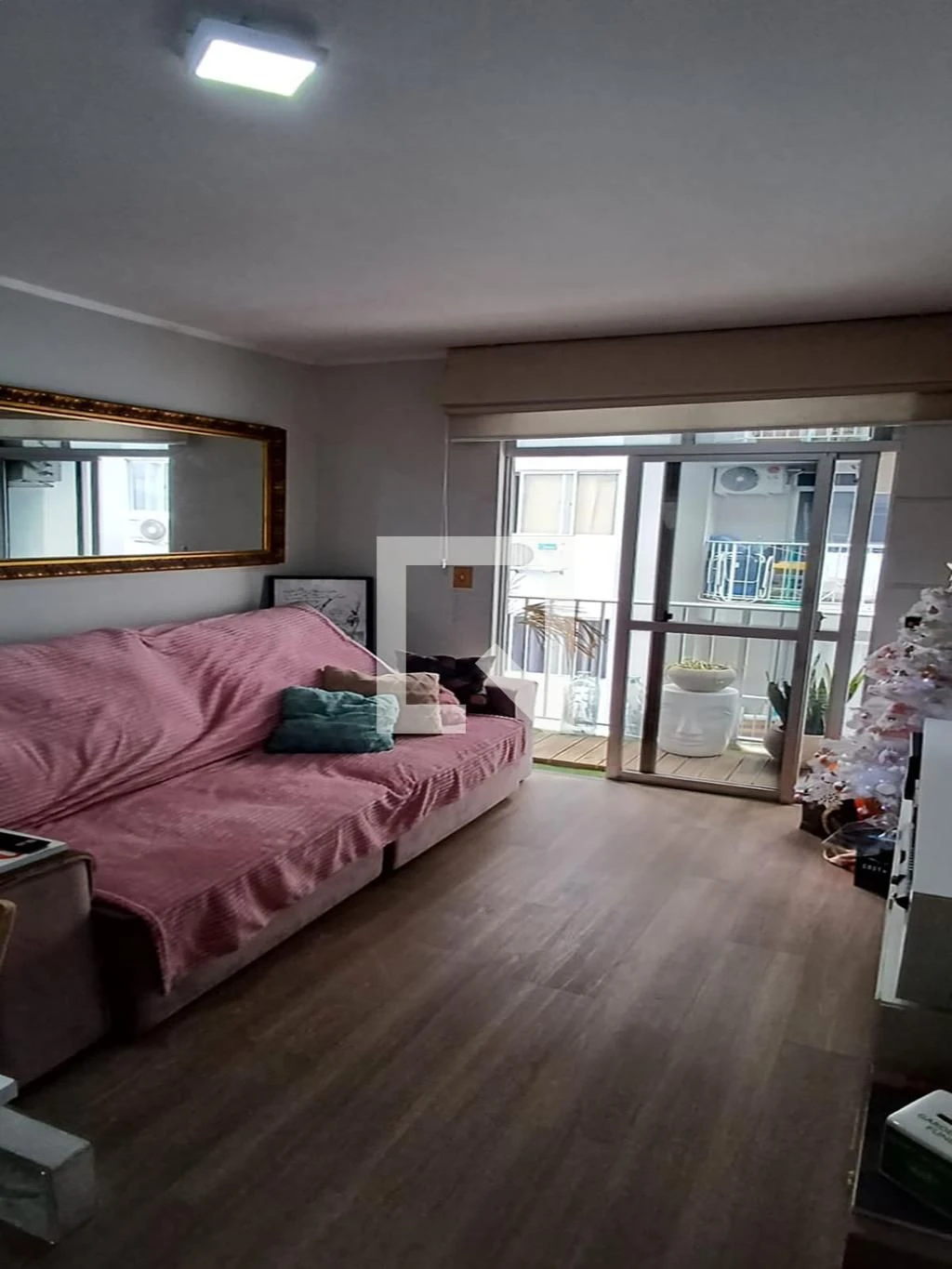 Furnished 1-bedroom apartment with a balcony