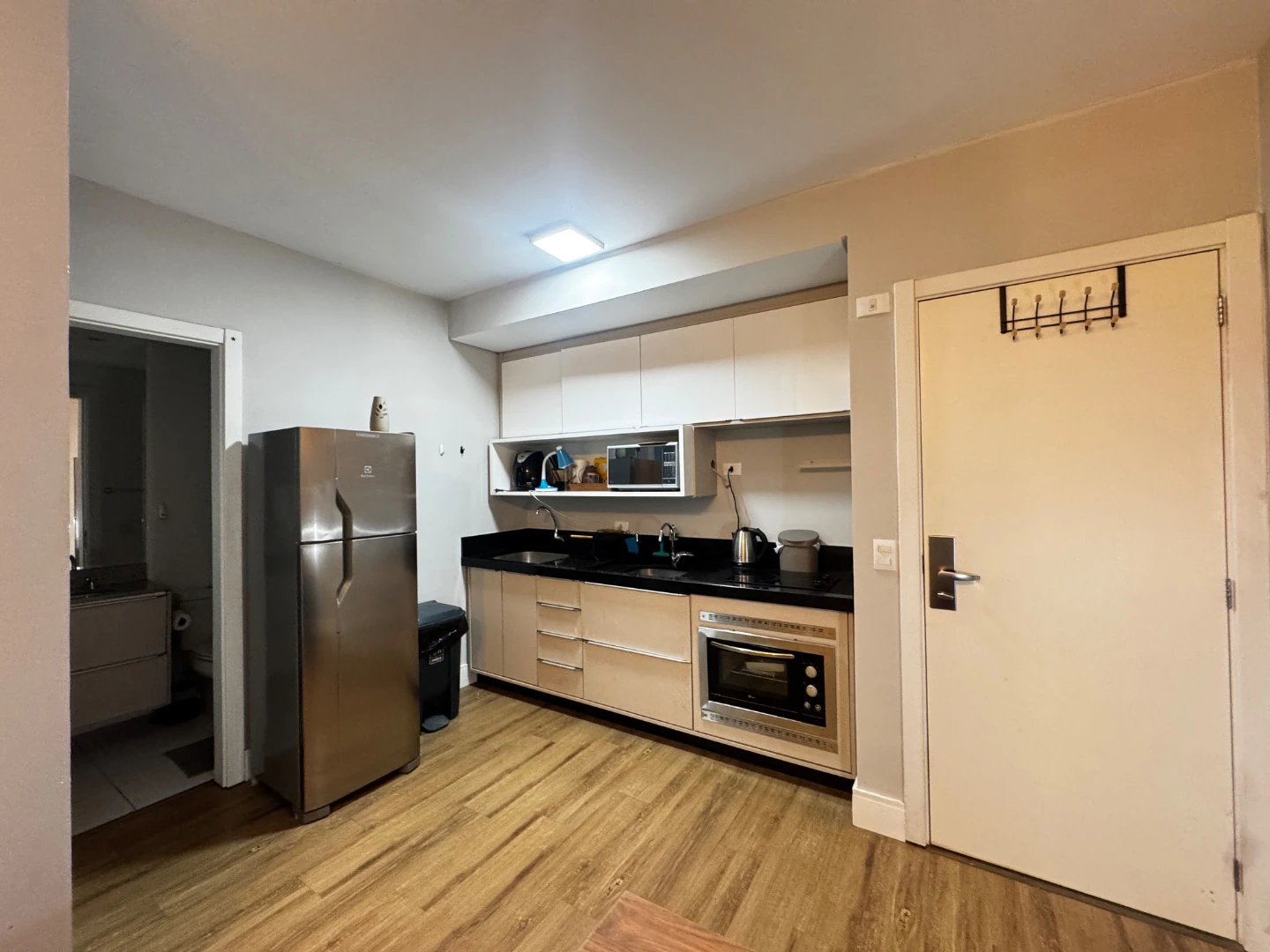 Furnished apartment, 43 m², with a glass-enclosed balcony — photo 4