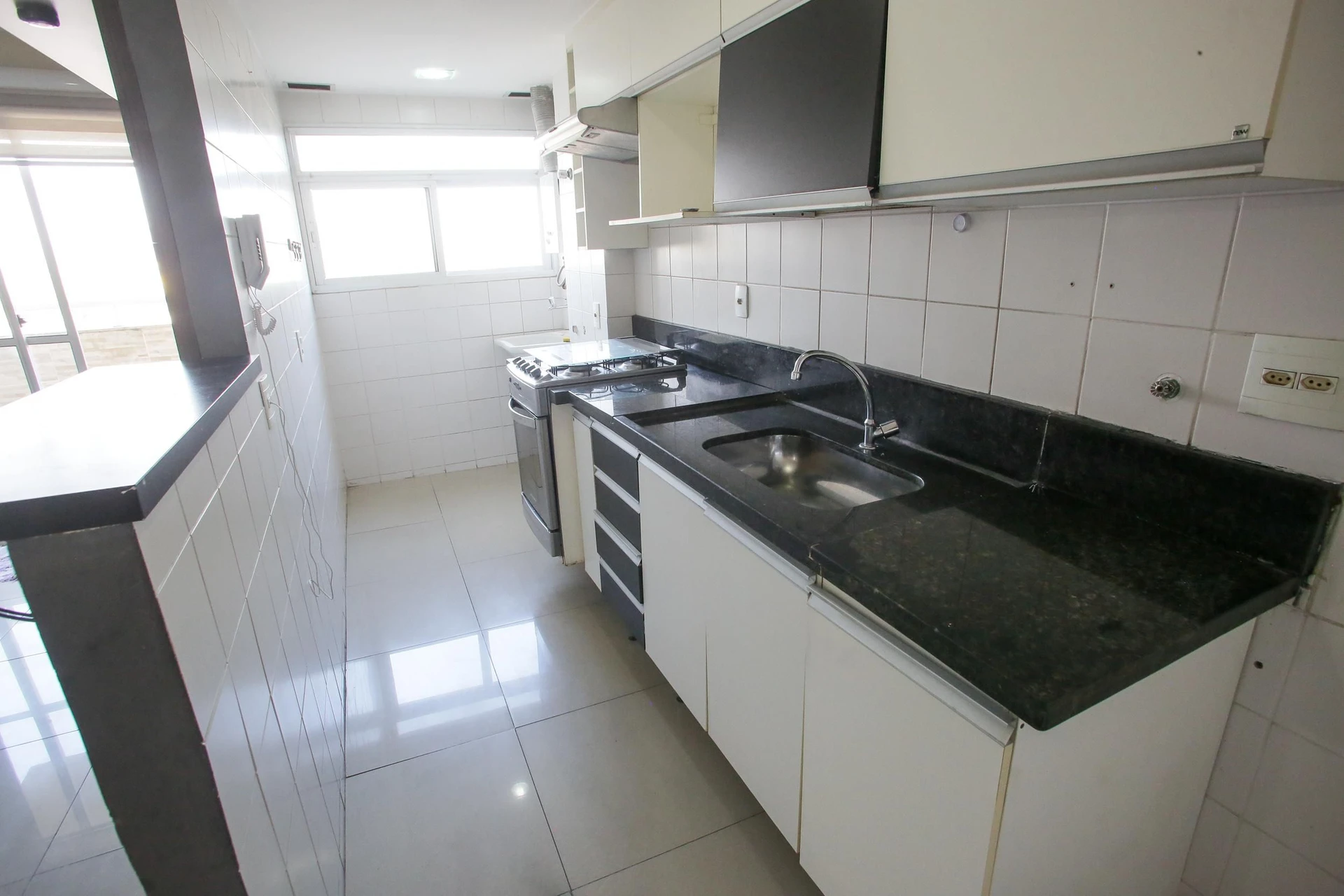 2-bedroom apartment with a mountain view — photo 2