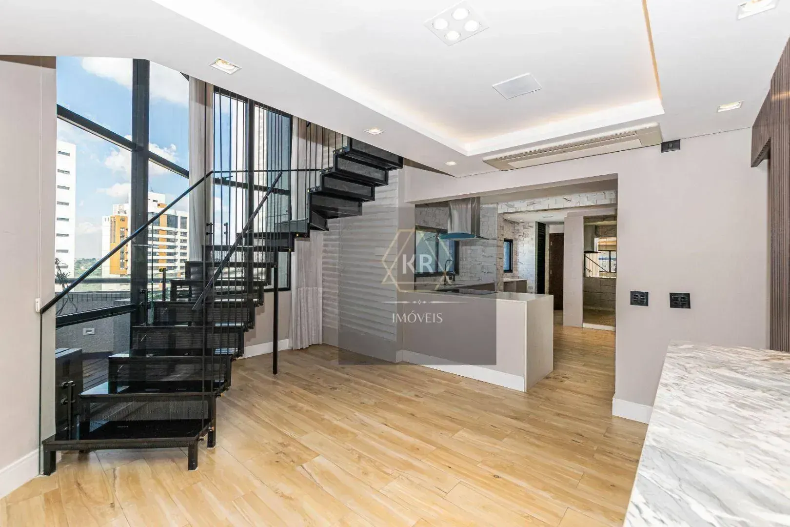 Furnished 272 m² apartment with 3 en-suites and 4 parking — photo 33