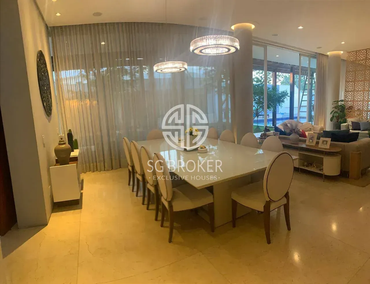 Furnished house, 800 m², with floor-to-ceiling windows — photo 24