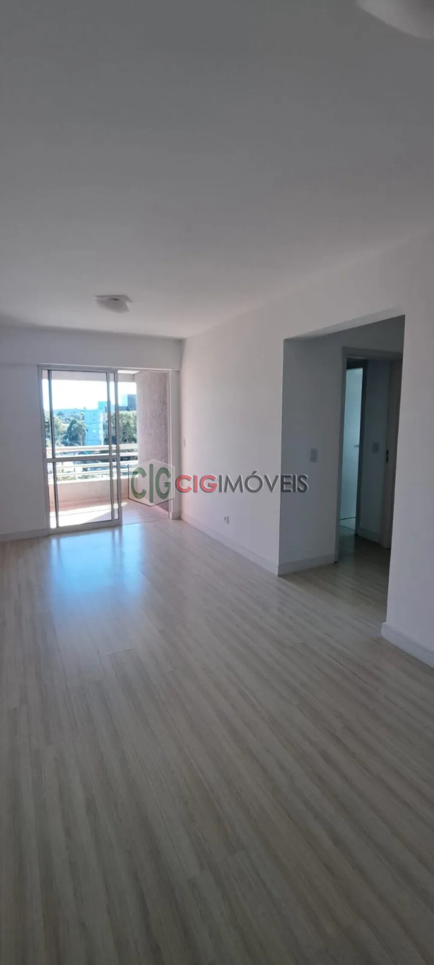 Wood or laminate floors in a 2-bedroom apartment, 66 m² — photo 10