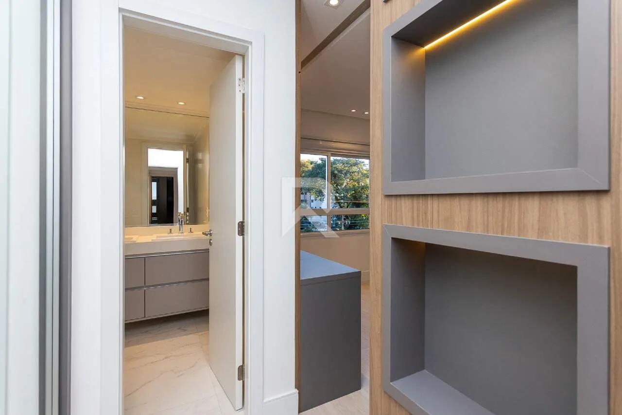 159 m² apartment with 4 bedrooms and a glassed-in balcony — photo 25