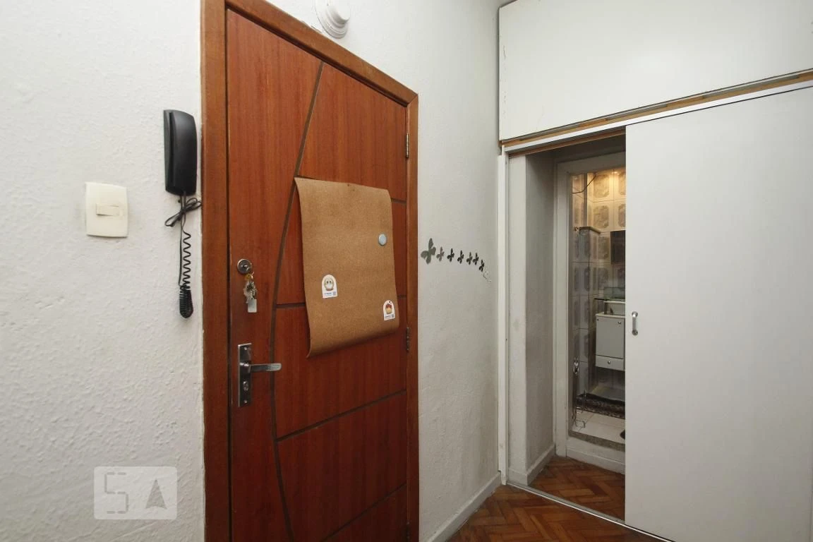 Furnished studio with 1 bedroom and glass shower enclosure — photo 23