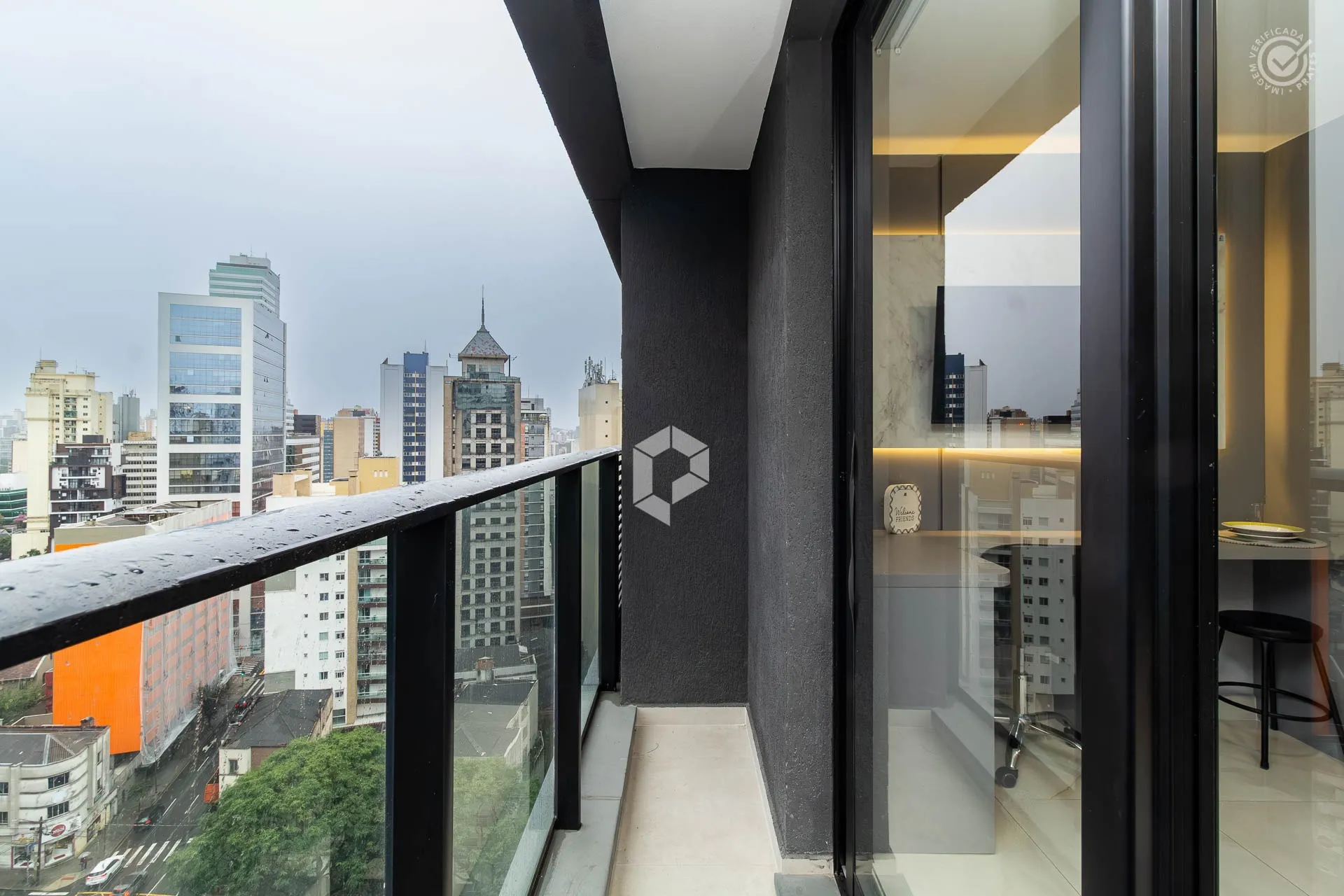 Furnished 1-bedroom apartment with open-plan kitchen — photo 9