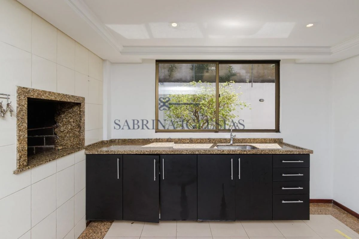 4-bedroom house with a grill on the balcony in Curitiba — photo 2