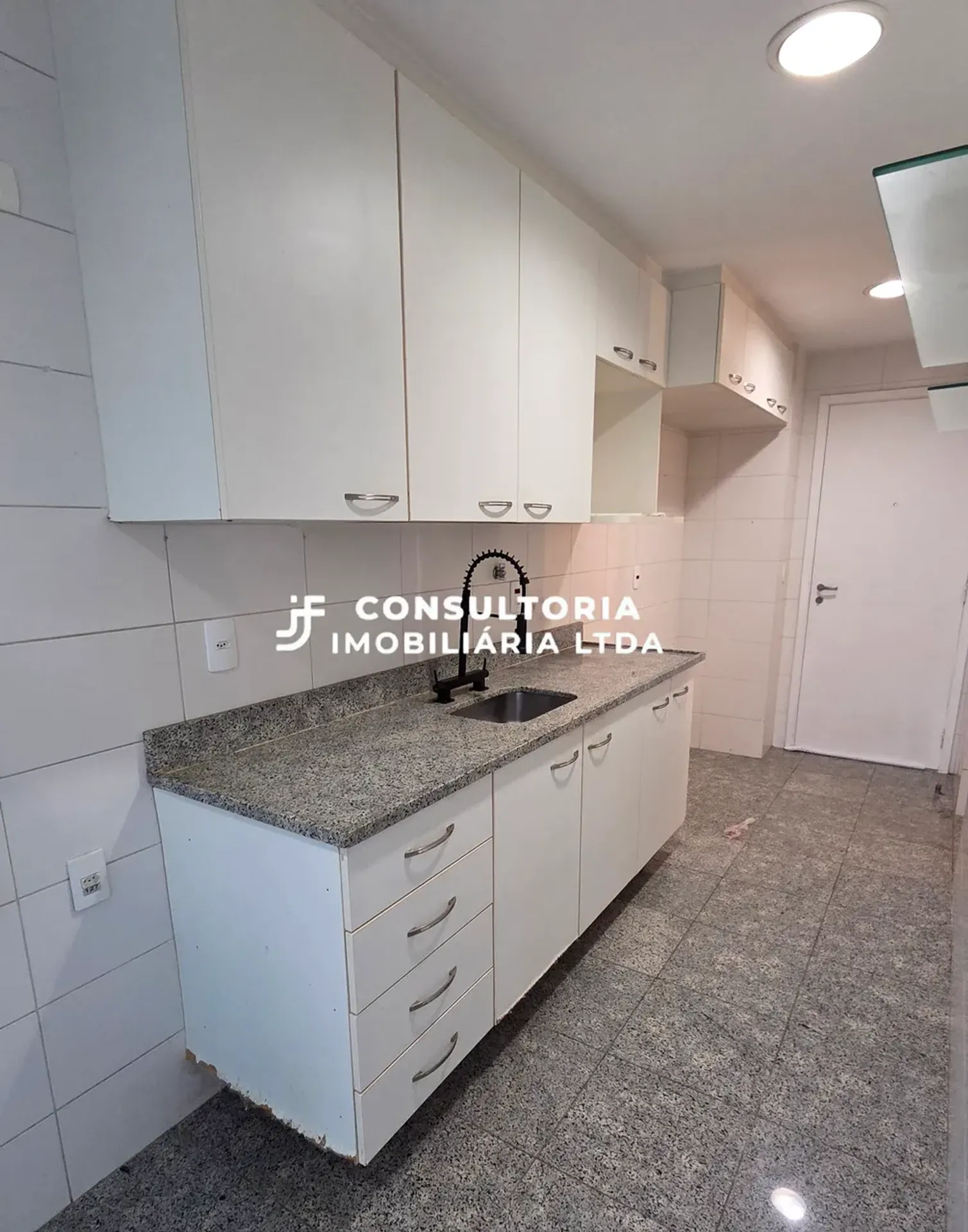 Квартира 99 м² з гардеробною та заскленим балконом — photo 30