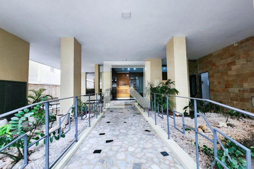 Apartamento, 58 m², com piso de madeira ou laminado