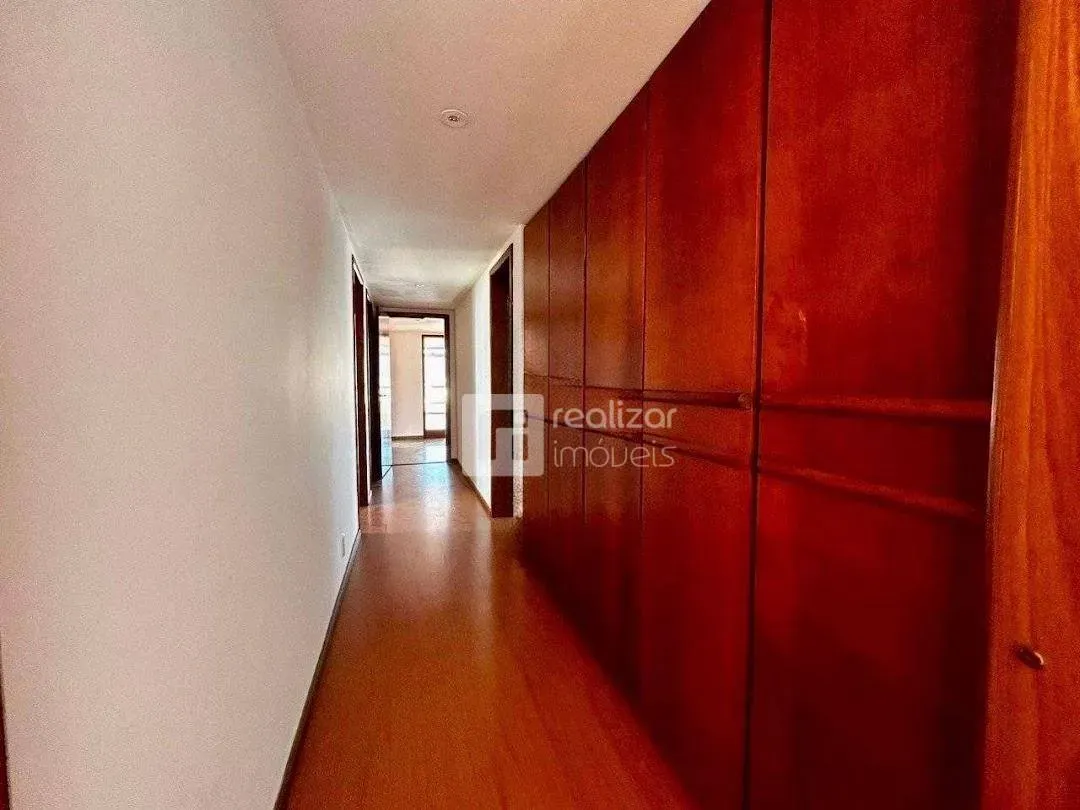 4-bedroom apartment with 3 en-suite baths and 303 m² — photo 16