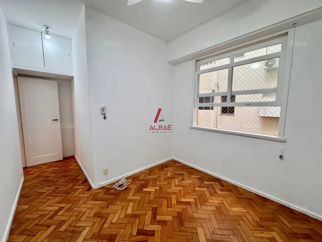 Apartment, 90 m², with wood or laminate floors — photo 12