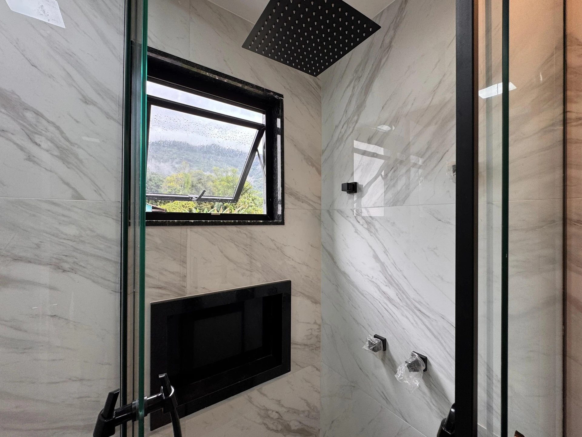Condo house with 4 en-suite bedrooms and private yard — photo 62