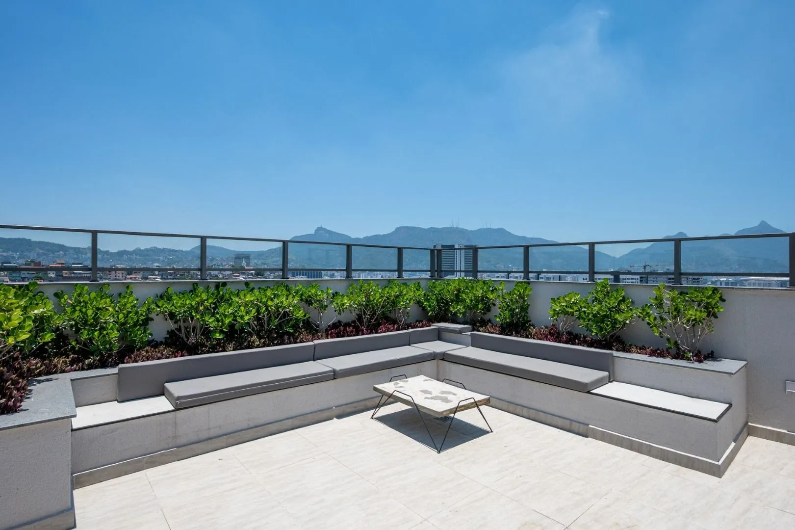 Furnished 30 m² apartment with glass balcony — photo 33