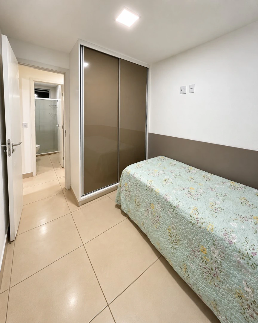 Furnished apartment with 2 bedrooms and a suite — photo 10