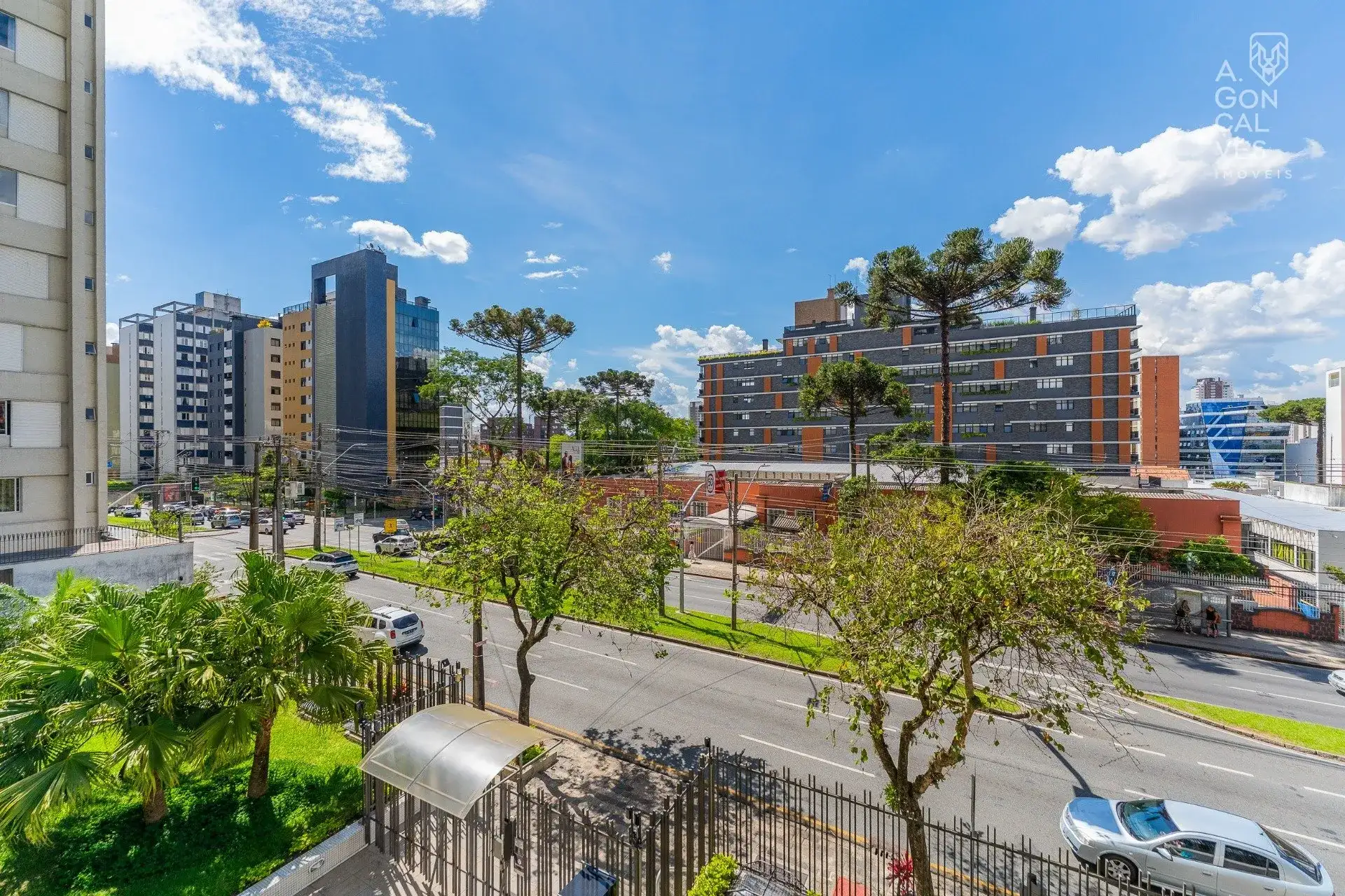 Furnished 219 m² apartment with 4 bedrooms and 2 parking spots — photo 9