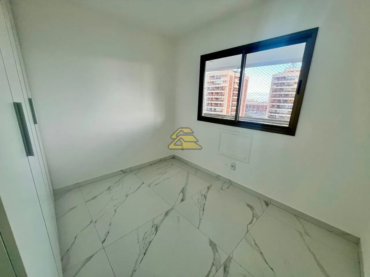 3-bedroom apartment with balcony and a closed kitchen — photo 3
