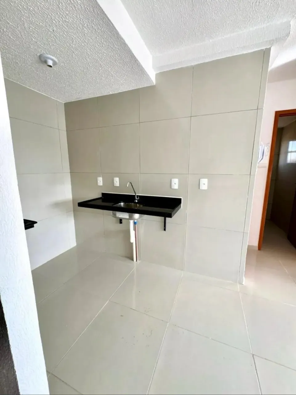2-bedroom apartment in a building with a gym — photo 2