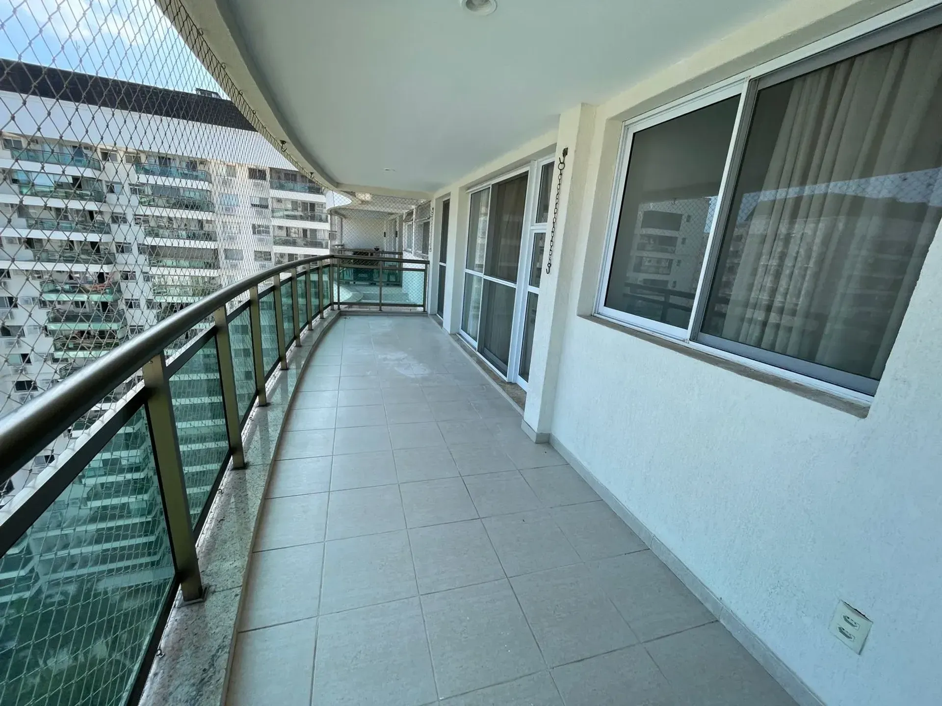 4-bedroom apartment in a building with a sauna — photo 35