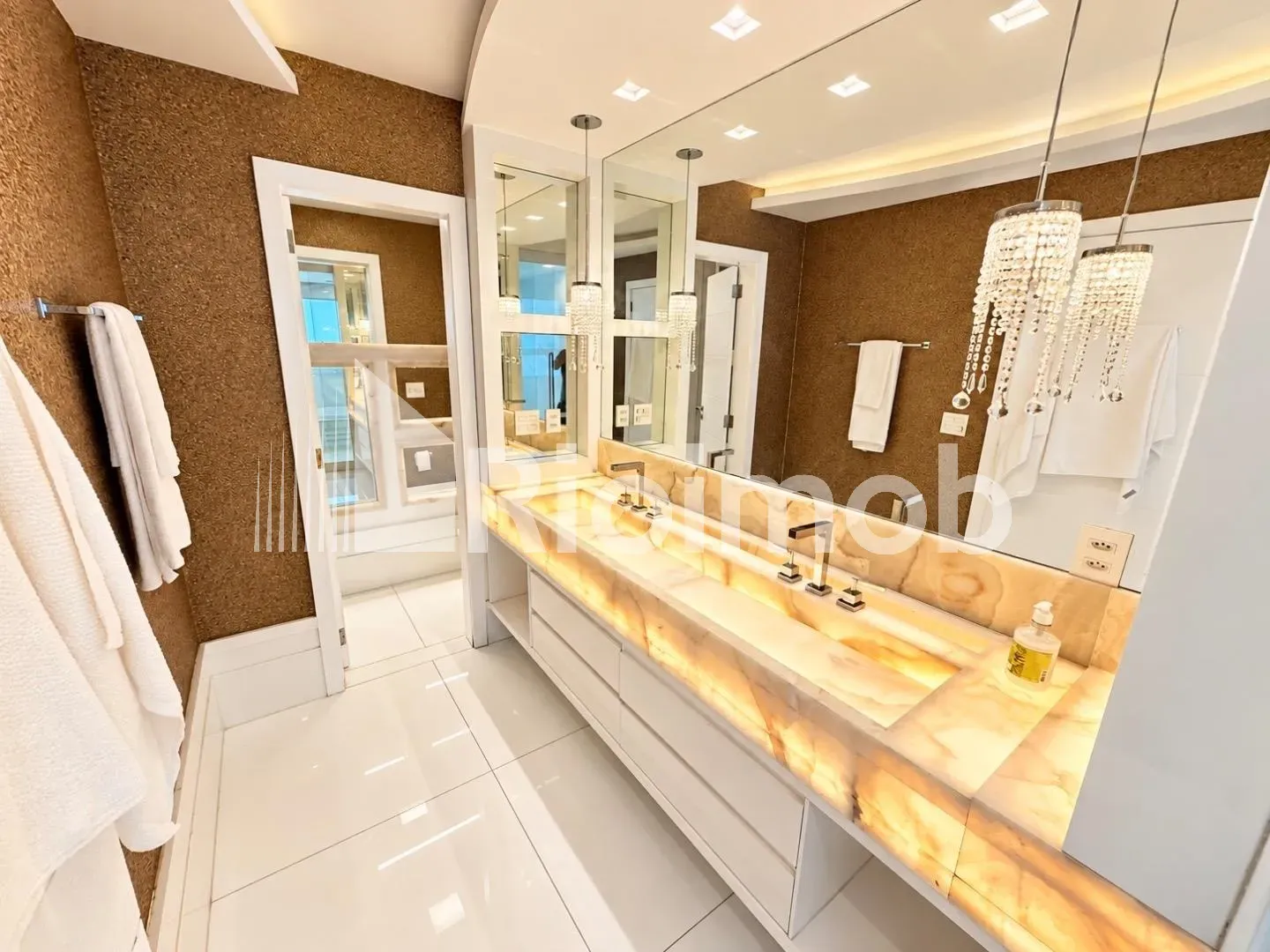 Ванна та 5 спалень: будинок 889 м² — photo 36