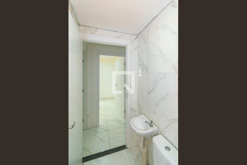 2-bedroom apartment in a building with a gym — photo 38