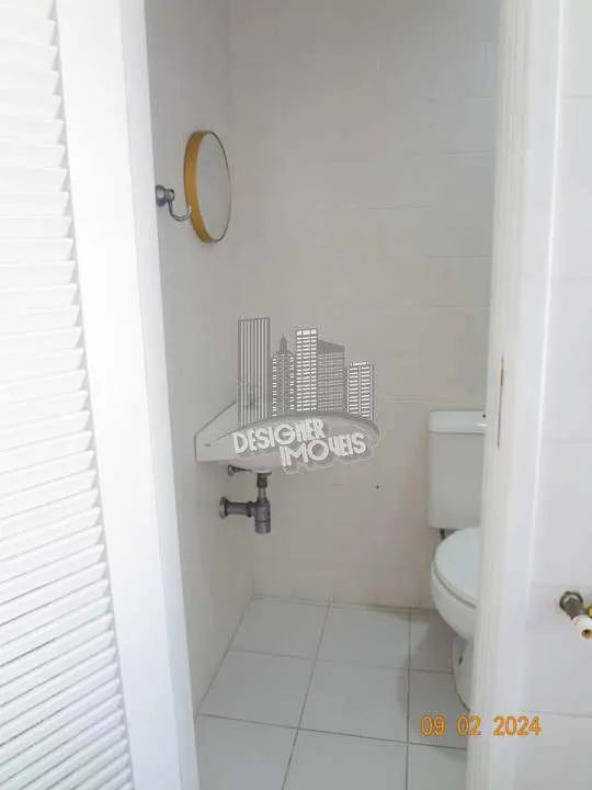 Balcony with a grill in a 3-bedroom apartment, 129 m² — photo 34