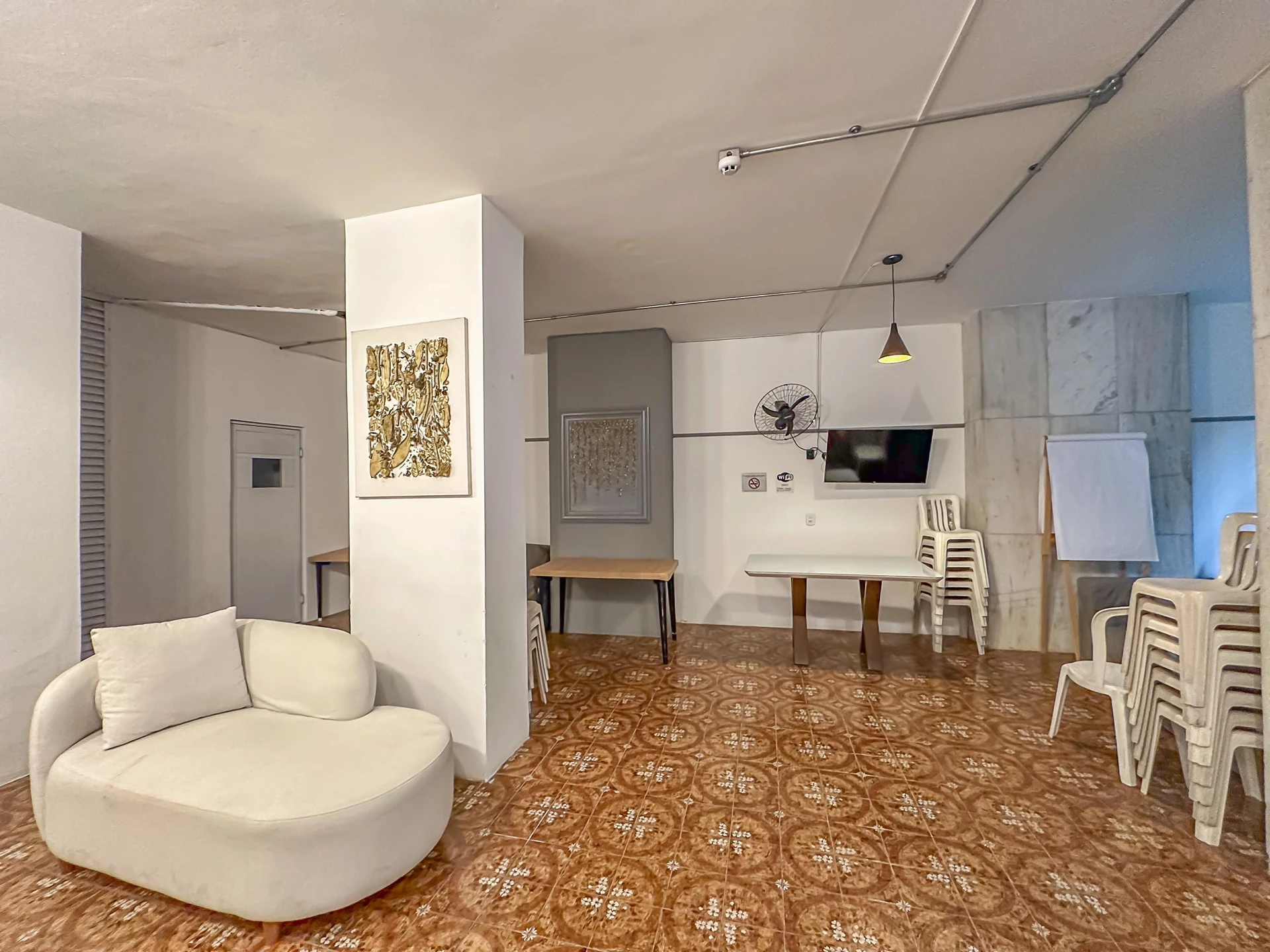 Apartment with 3 bedrooms, 1 en-suite and separate kitchen — photo 44
