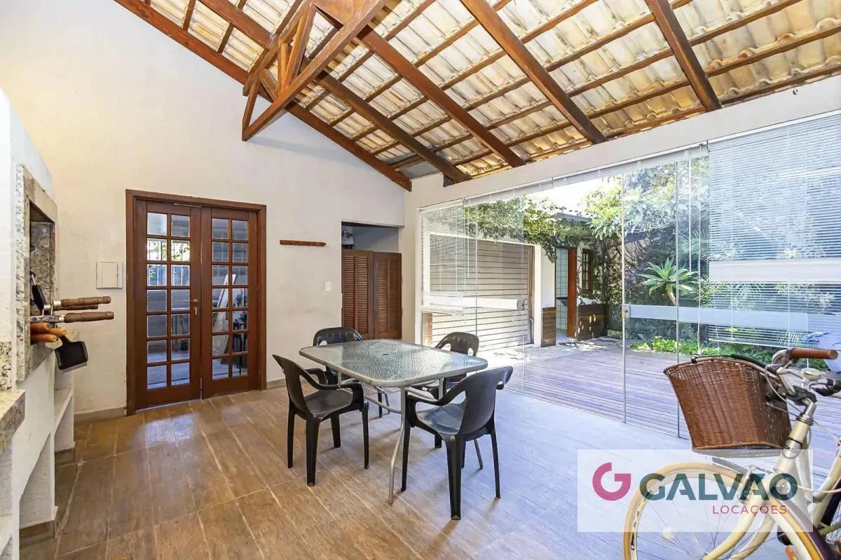 Casa sin amueblar con 3 dormitorios, cocina cerrada y balcón — photo 41