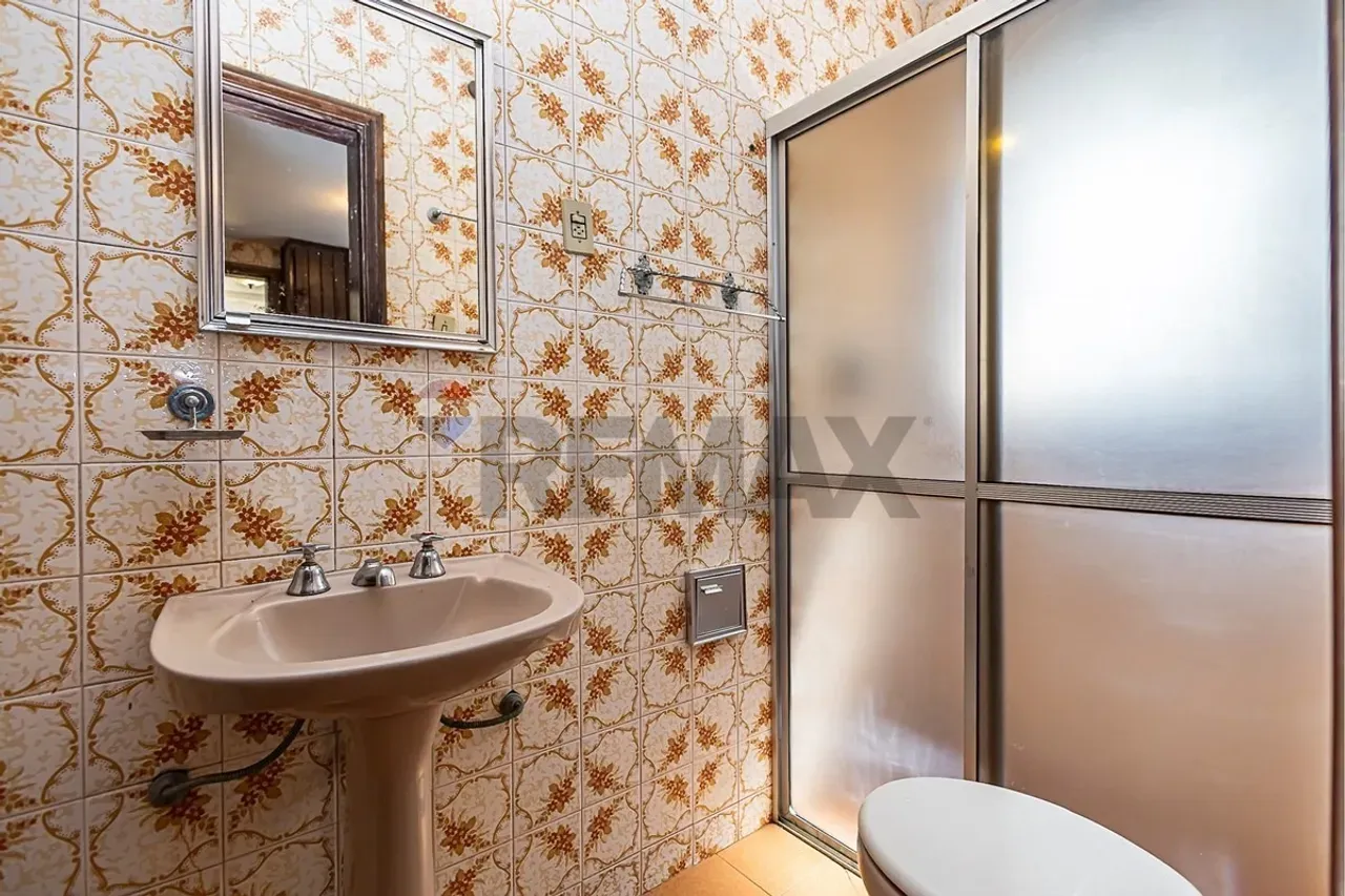 House with 3 bedrooms, 1 en-suite and private garden 309 m² — photo 44