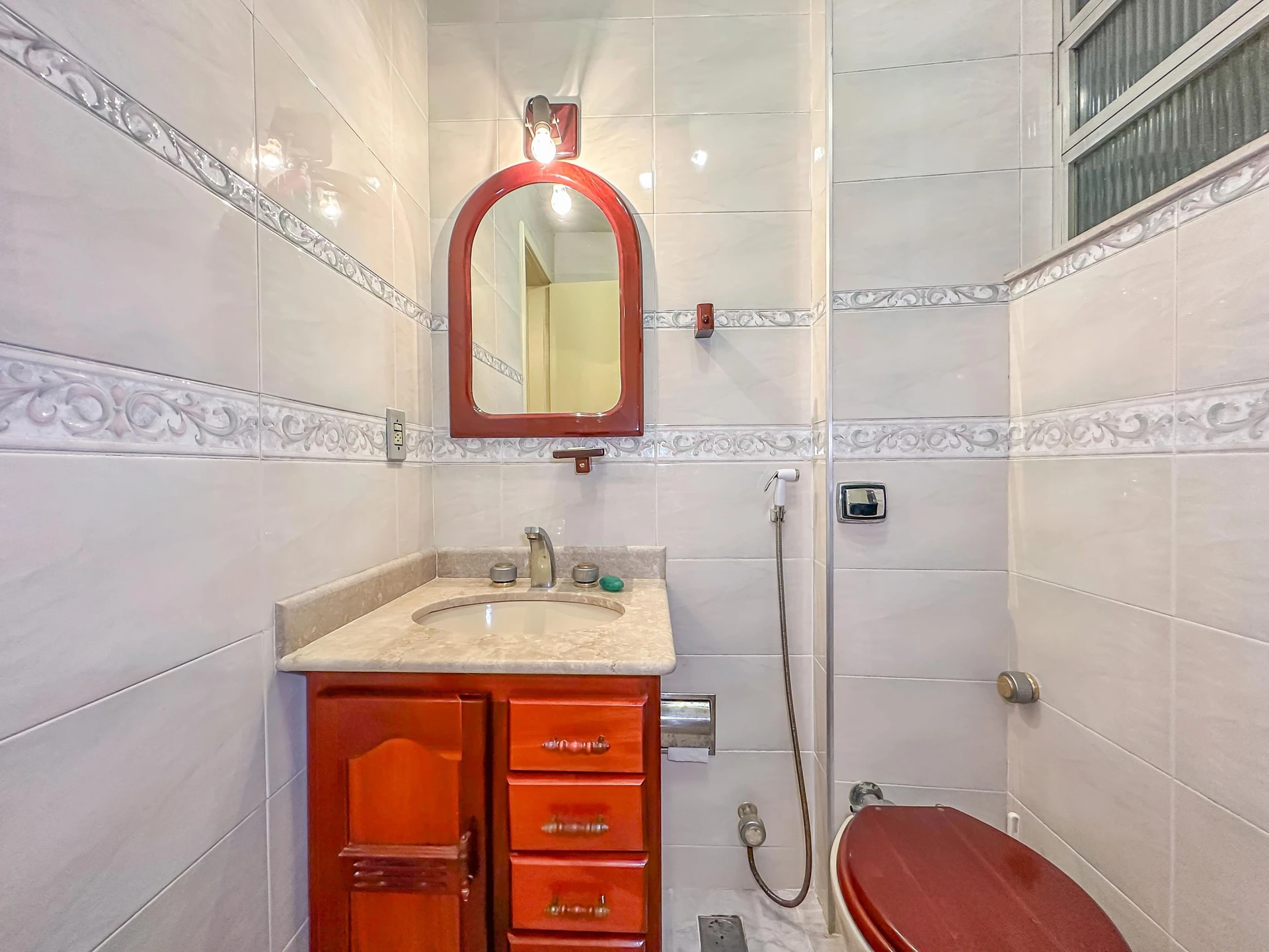 140 m² apartment with a jacuzzi and a bathtub — photo 29
